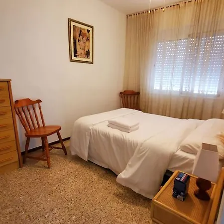 Apartment 7楼下就是沙滩的好房子