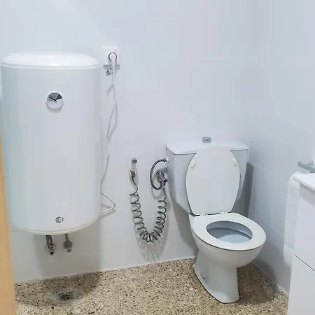 Apartment 7楼下就是沙滩的好房子